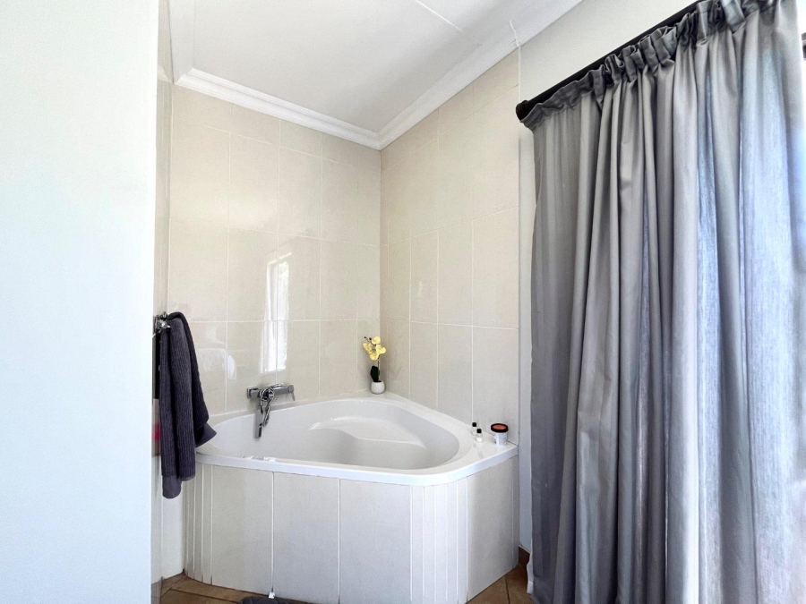 4 Bedroom Property for Sale in Woodland Hills Free State